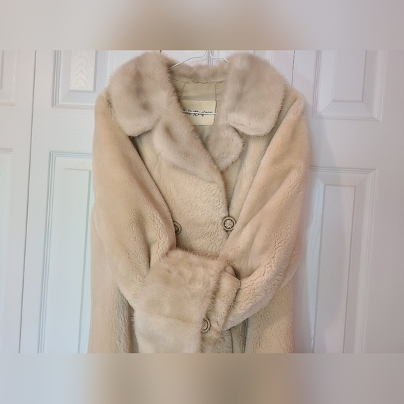 Vtg Holt Renfrew Cream Fur Coat 🤍🌴 - Picture 2 of 14